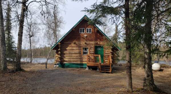 Escape To This Lakeside Cabin In Alaska This Winter To Refresh And Recharge