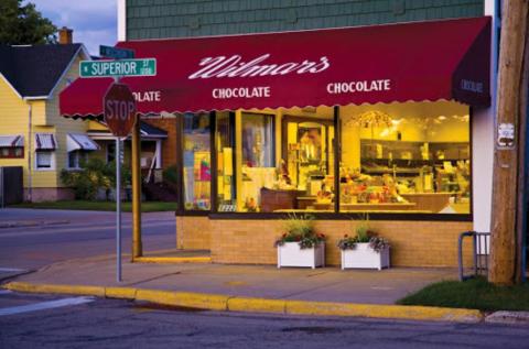 Create The Custom Candy Bar Of Your Dreams At Wilmar Chocolates In Wisconsin       