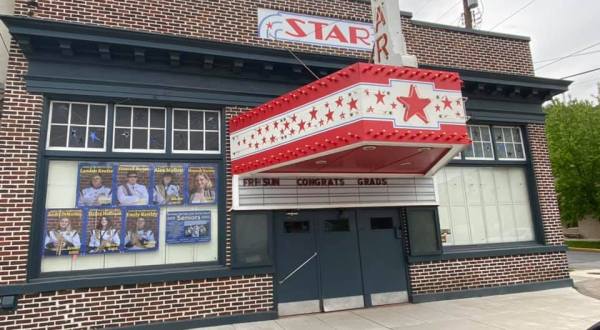 See $5 Movies At A 100-Year-Old Theatre In Berkeley Springs, West Virginia