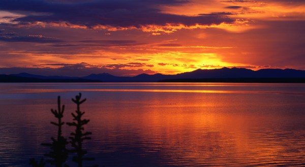 The Sunrises At Yellowstone Lake In Wyoming Are Worth Waking Up Early For