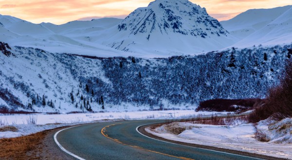 Everyone In Alaska Should Take This Underappreciated Scenic Drive