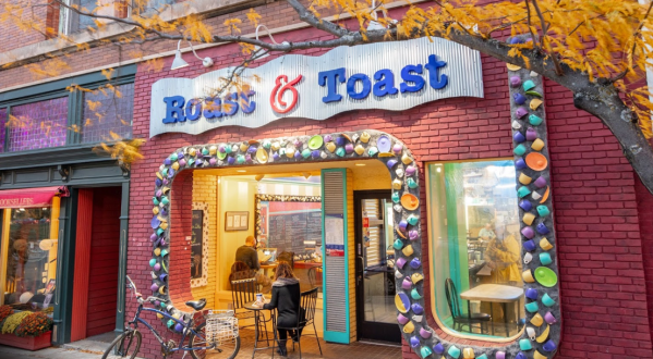 Roast & Toast In Michigan Is An Eclectic Cafe That Will Welcome You All Year Round