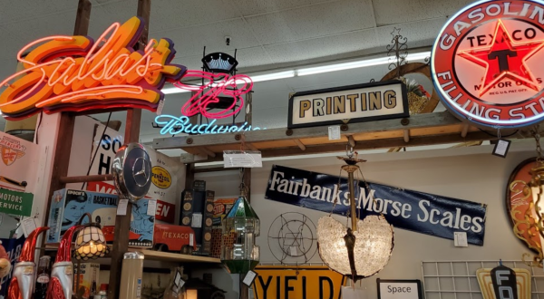 Shop 13,000 Square Feet Of Classic Collectibles At Antique Marketplace In Washington