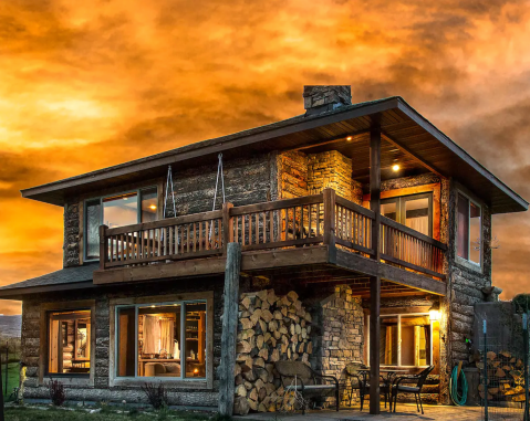 Soak In A Hot Tub Surrounded By Natural Beauty At These 5 Cabins In Montana
