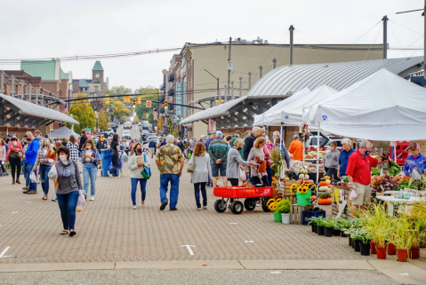 Holland's Outdoor Farmers Market Is One Of The Freshest Winter Destinations In Michigan