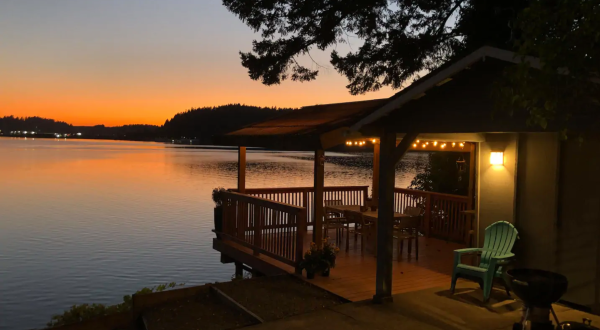 Embark On A Peaceful Escape At This Cozy Washington Beach Bungalow