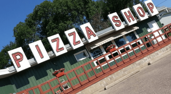The Mayville Pizza Shop In North Dakota Has Been Serving Delicious Pizza For Over 50 Years