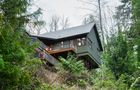 River's Edge Retreat In Washington Offers The Ultimate Escape From Reality