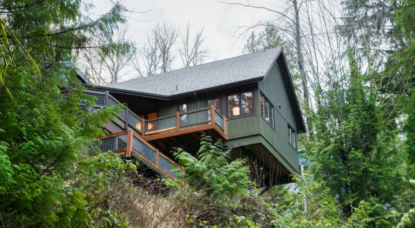 River’s Edge Retreat In Washington Offers The Ultimate Escape From Reality