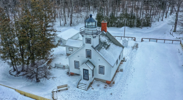These 7 Michigan Lighthouses Are Especially Enchanting During The Wintertime