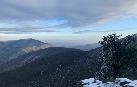 Bearfence Trail Is A Short And Sweet Mountain Trail In Virginia With 360-Degree Winter Views