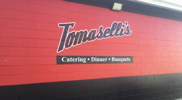 Feast On 50 Cent Wings And Pint-Sized Takeout Cocktails At Tomaselli’s In Rhode Island