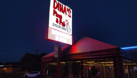 The Wings At Dina's Pizza And Pub In Cleveland Are So Good You'll Want A Second Serving