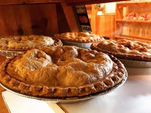 The One-Of-A-Kind Beardsley's Cider Mill & Orchard In Connecticut Serves Up Fresh Homemade Pie To Die For