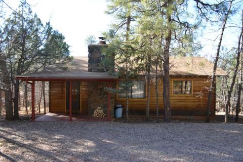 You'll Have A Front Row View Of The Arizona Apache National Forest In These Cozy Cabins
