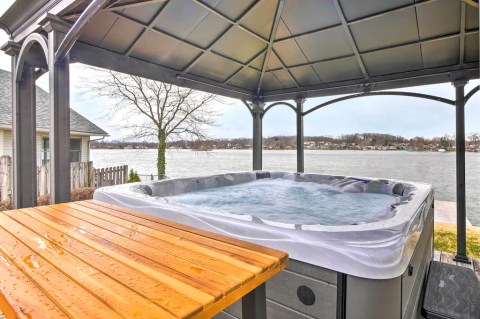 Soak In A Hot Tub Surrounded By Natural Beauty At These 5 Cabins In Ohio