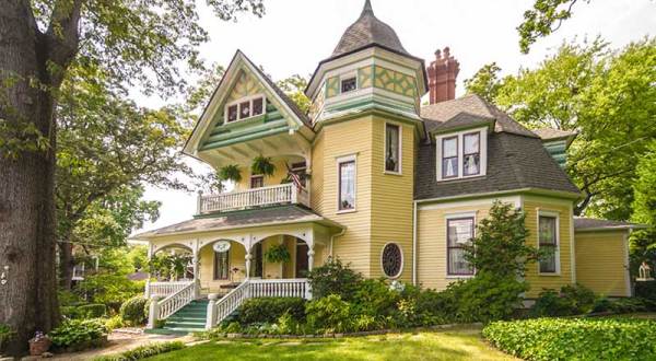 Stay The Night At This Stunning Victorian Bed & Breakfast In Georgia, Sugar Magnolia
