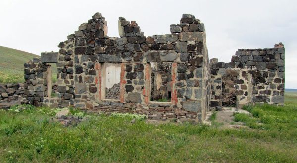 Visit These Fascinating Ghost Town Ruins In Idaho For An Adventure Into The Past
