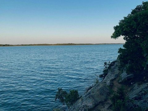 For A Gorgeous Lakeside Hike, Head To Buckhorn Hiking Trail In Oklahoma