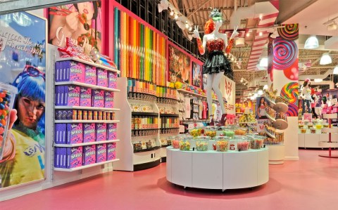 You’ll Want To Visit The Gigantic IT'SUGAR Candy Store In New Jersey Over And Over Again