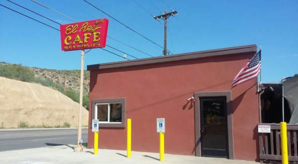 The Best Mexican Food Meal Of Your Life Awaits At J & R’s El Rey In Small-Town Arizona