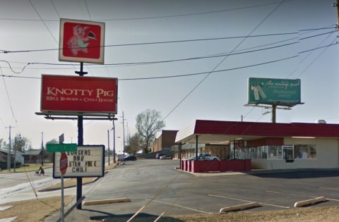 The Most Glorious BBQ In Oklahoma Is Tucked Away Inside The Unassuming Knotty Pig BBQ, Burger & Chili House