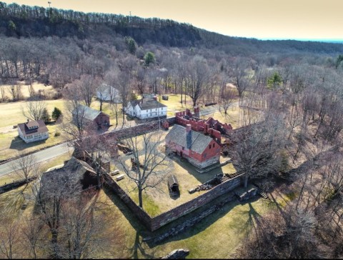 A Tour Of This Haunted Prison In Connecticut Is Not For The Faint Of Heart