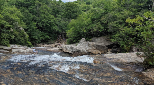 The Gorgeous 2.9-Mile Hike In North Carolina’s Blue Ridge Mountains That Will Lead You Into A Ravine And Past A Waterfall