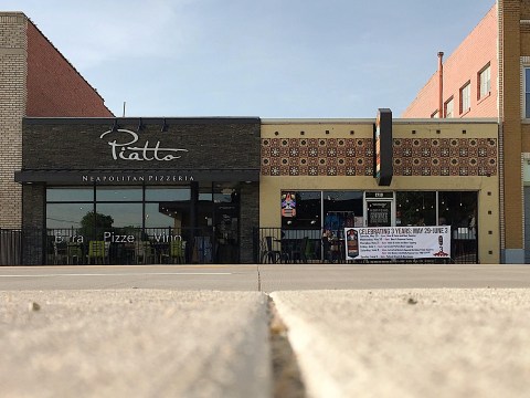 Taste An Authentic Pizza Without Flying To Italy At Piatto Neapolitan Pizza In Kansas