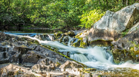 Take A Magical Waterfall Hike In Wisconsin To Horseshoe Falls, If You Can Find It