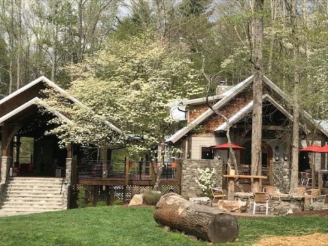 The Dancing Bear Lodge Is An Award-Winning Hotel And Restaurant Hidden In Tennessee's Great Smoky Mountains