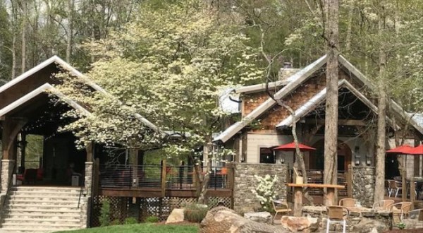 The Dancing Bear Lodge Is An Award-Winning Hotel And Restaurant Hidden In Tennessee’s Great Smoky Mountains