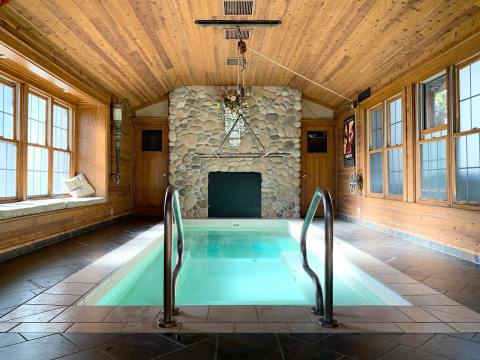 With A 20-Foot-Long Hot Tub, Adeline's House Of Cool In Wisconsin Is The Ultimate Relaxation Destination