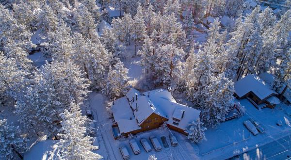 This Log Cabin Bed & Breakfast In Southern California Is The Ultimate Mountain Getaway