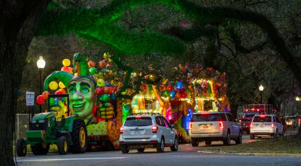 Even Though Mardi Gras Was Cancelled, You Can Still Experience The Parade At Floats In The Oaks In Louisiana