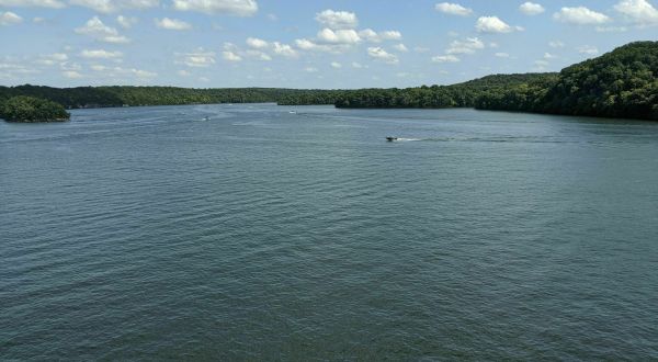 Explore Unparalleled Views Of The Lake Of The Ozarks On The Scenic Rocky Top Trail In Missouri