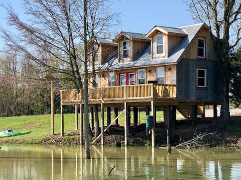 Stay Lakeside In A Rustic Treehouse Cabin Surrounded By 800 Acres In Illinois