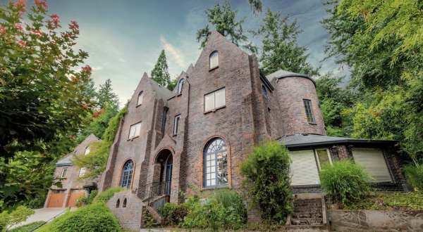 Spend The Night In Oregon’s Most Majestic Castle For An Unforgettable Experience