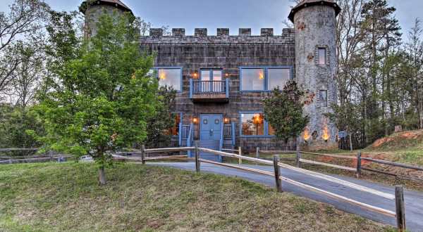 You’ll Feel Like Royalty At The Castle In The Smokies, A Castle-Themed Cabin In East Tennessee