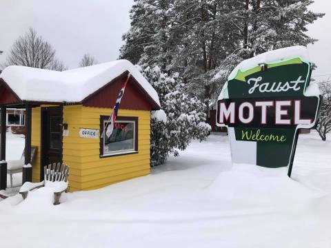 This Nostalgic Motel In New York's Tupper Lake Is Worth A Weekend Visit