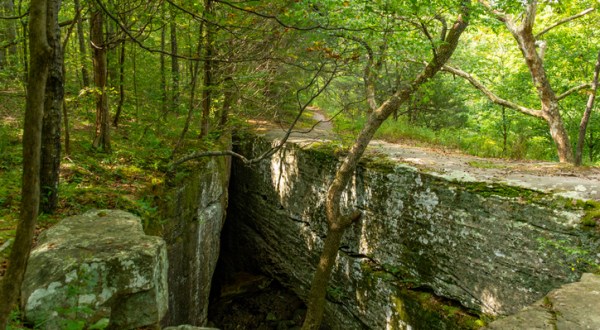 The Gorgeous 1.4-Mile Hike In Illinois’ Shawnee National Forest That Will Lead You Past A Natural Bridge