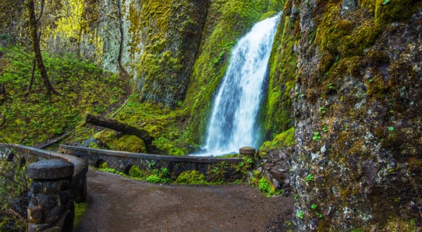 The Wahkeena Falls Loop Trail In Oregon Is A Winter Hike You Won’t Want To Miss