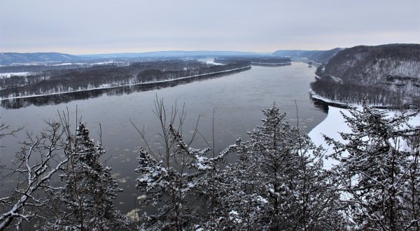 There’s No Better Time Than Winter To Hike The Trails At Iowa’s Famous Effigy Mounds 
