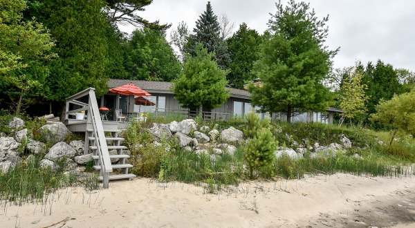 Forget The Resorts, Rent This Charming Waterfront Home In Wisconsin Instead