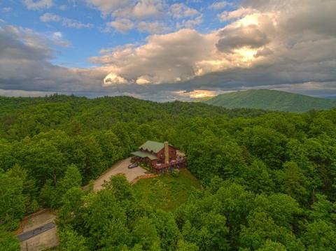You'll Get A Mountaintop Room With A View When You Book At The Iron Mountain Inn B&B In Tennessee