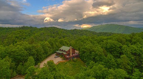 You’ll Get A Mountaintop Room With A View When You Book At The Iron Mountain Inn B&B In Tennessee