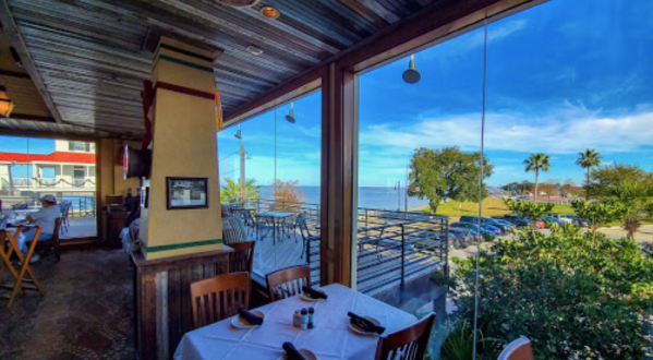6 Restaurants Around New Orleans With The Most Amazing Dockside Dining