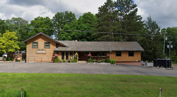Locals Are Obsessed With Old Log Cabin, A Small-Town Minnesota Restaurant With A Cult Following