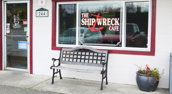 Savor A Balmy Brunch At The Charming Shipwreck Cafe In Washington