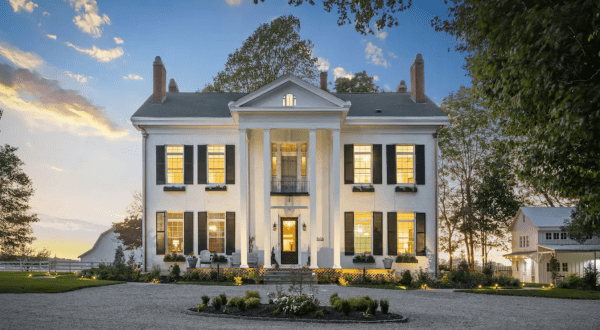 A Stunning Country Estate In Kentucky, The Old Oaks Farm Is A Charming Getaway Spot